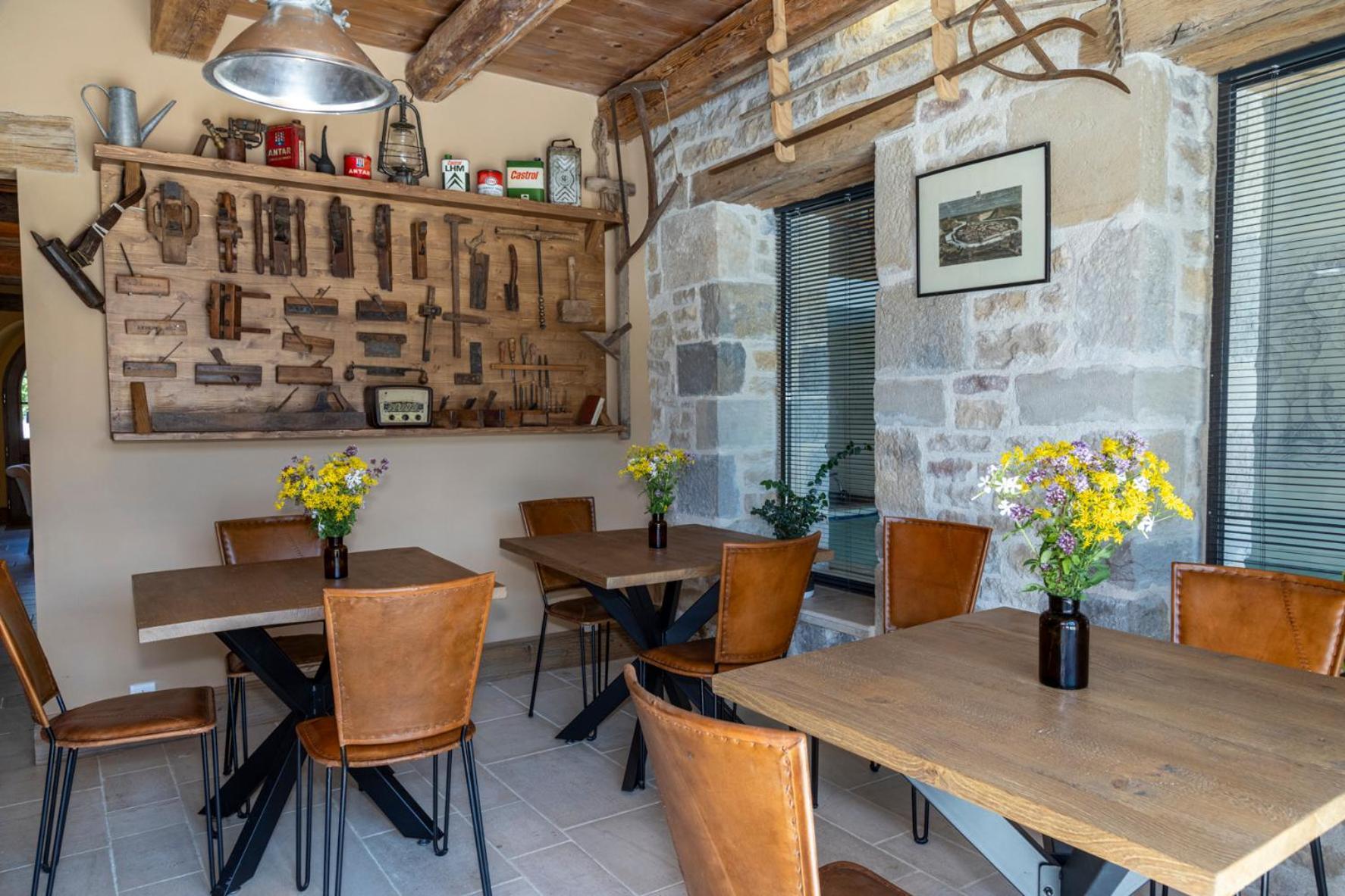 Le Relais Des Deux Tours Bed & Breakfast Brémondans Dış mekan fotoğraf
