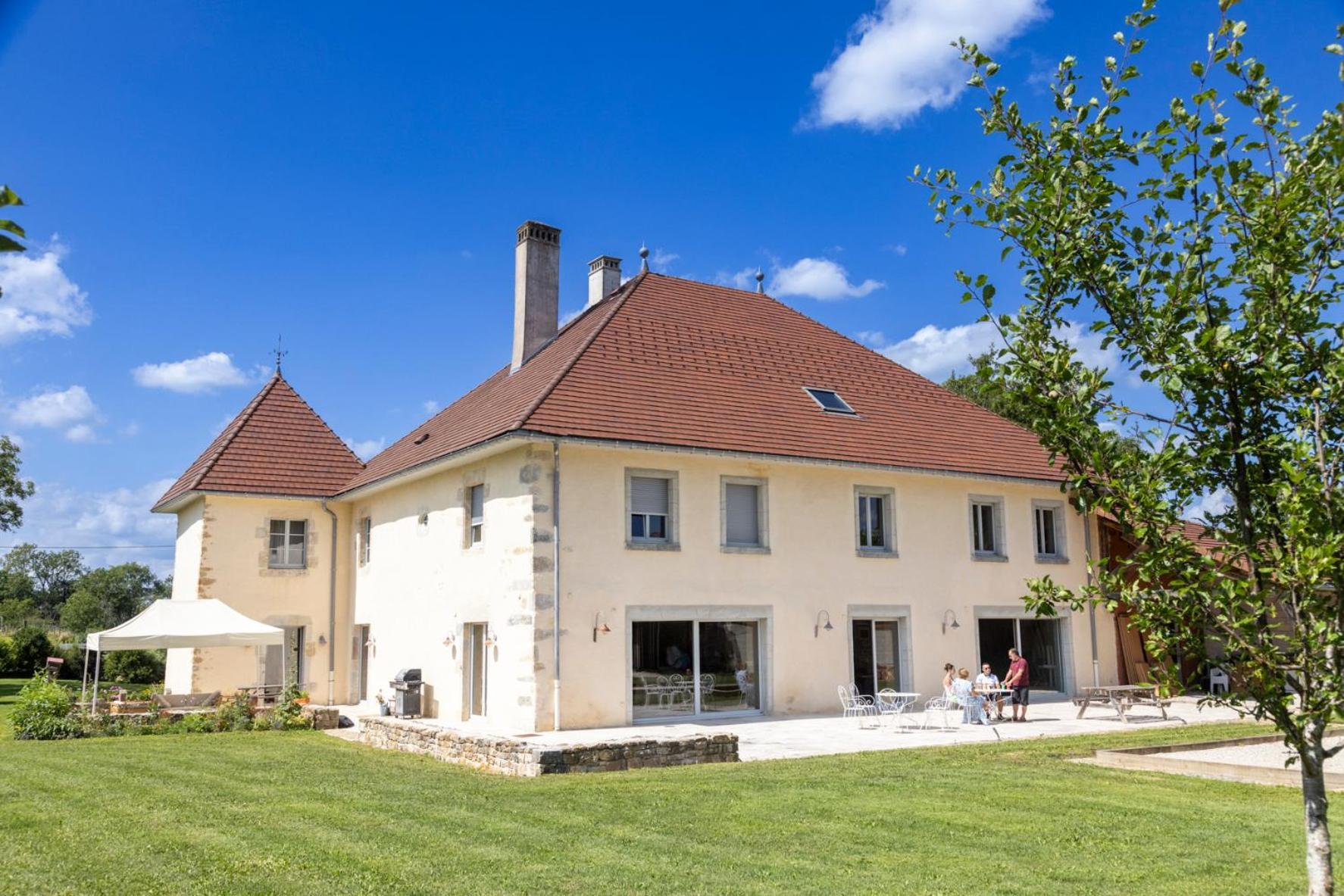 Le Relais Des Deux Tours Bed & Breakfast Brémondans Dış mekan fotoğraf