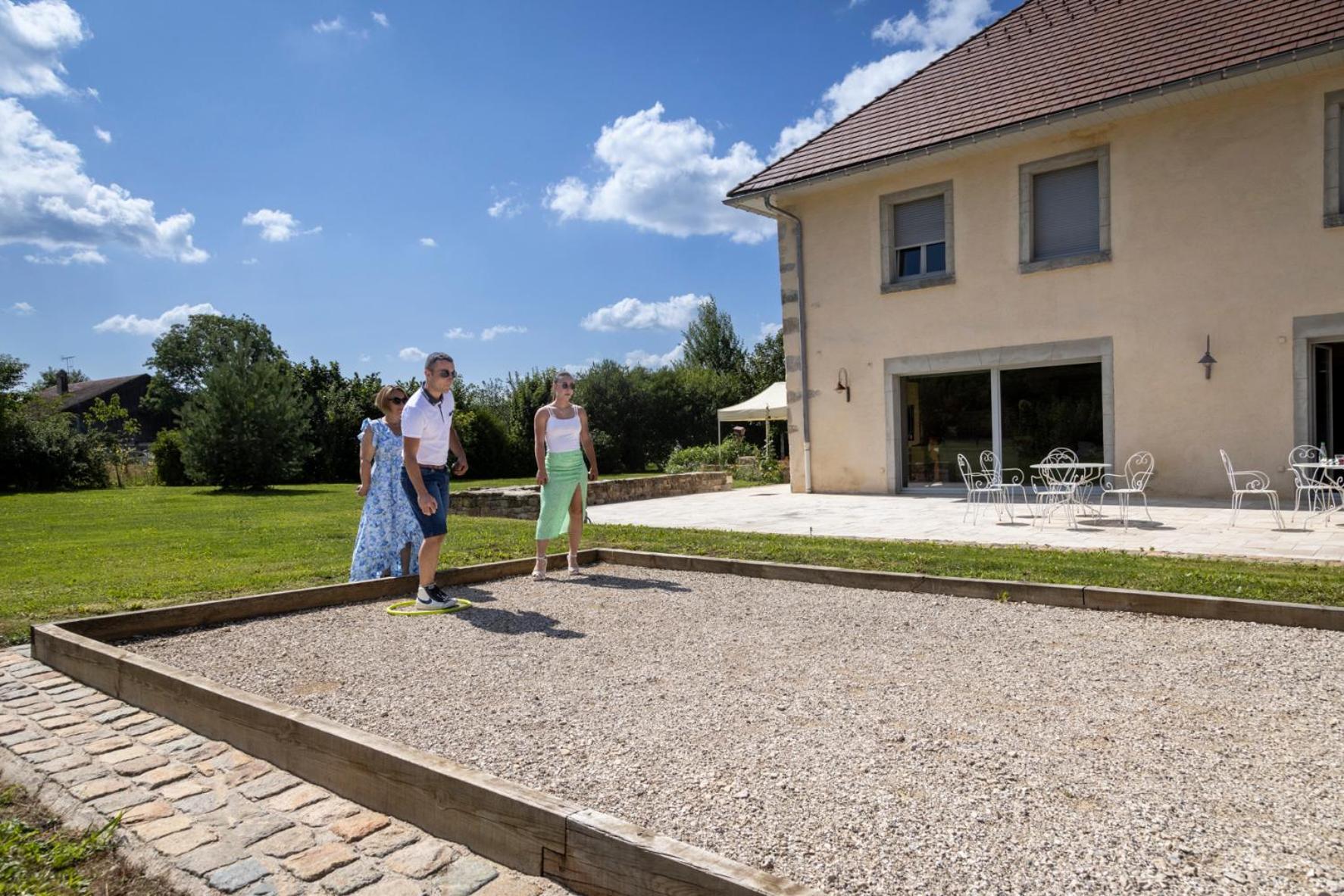 Le Relais Des Deux Tours Bed & Breakfast Brémondans Dış mekan fotoğraf