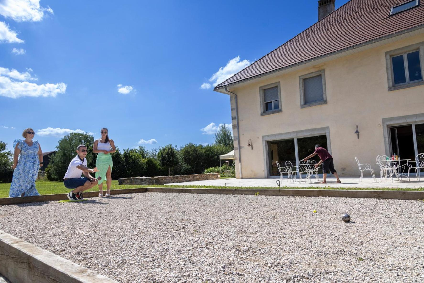 Le Relais Des Deux Tours Bed & Breakfast Brémondans Dış mekan fotoğraf
