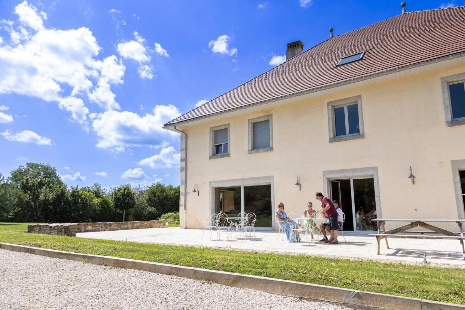 Le Relais Des Deux Tours Bed & Breakfast Brémondans Dış mekan fotoğraf
