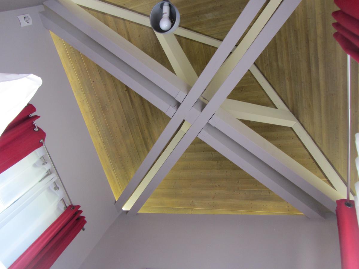Le Relais Des Deux Tours Bed & Breakfast Brémondans Dış mekan fotoğraf