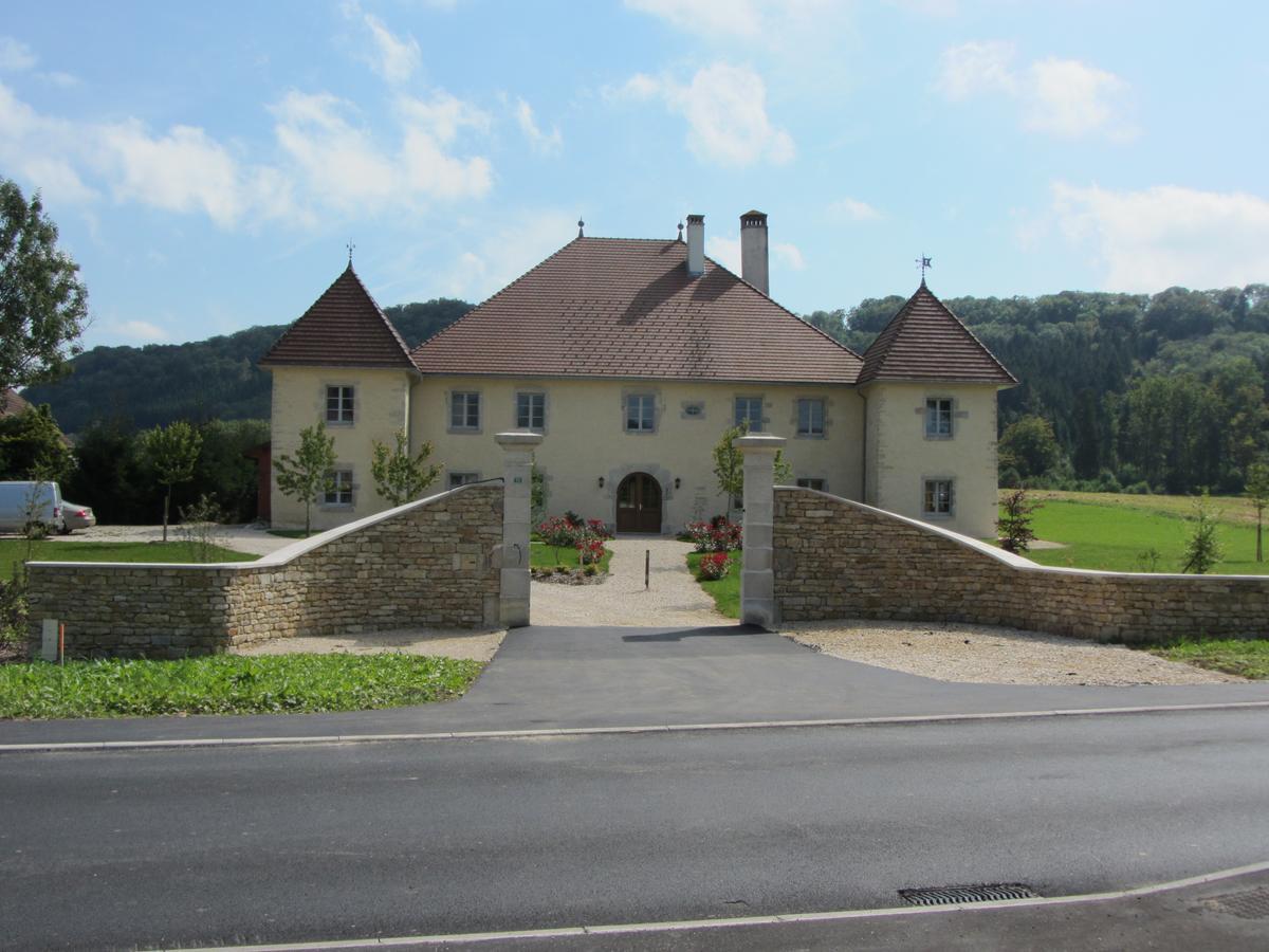 Le Relais Des Deux Tours Bed & Breakfast Brémondans Dış mekan fotoğraf