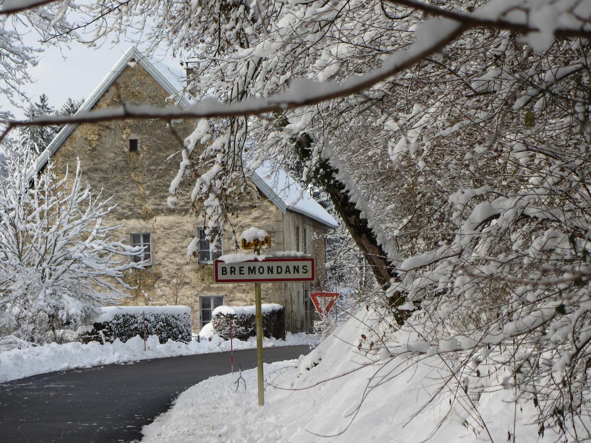 Le Relais Des Deux Tours Bed & Breakfast Brémondans Dış mekan fotoğraf