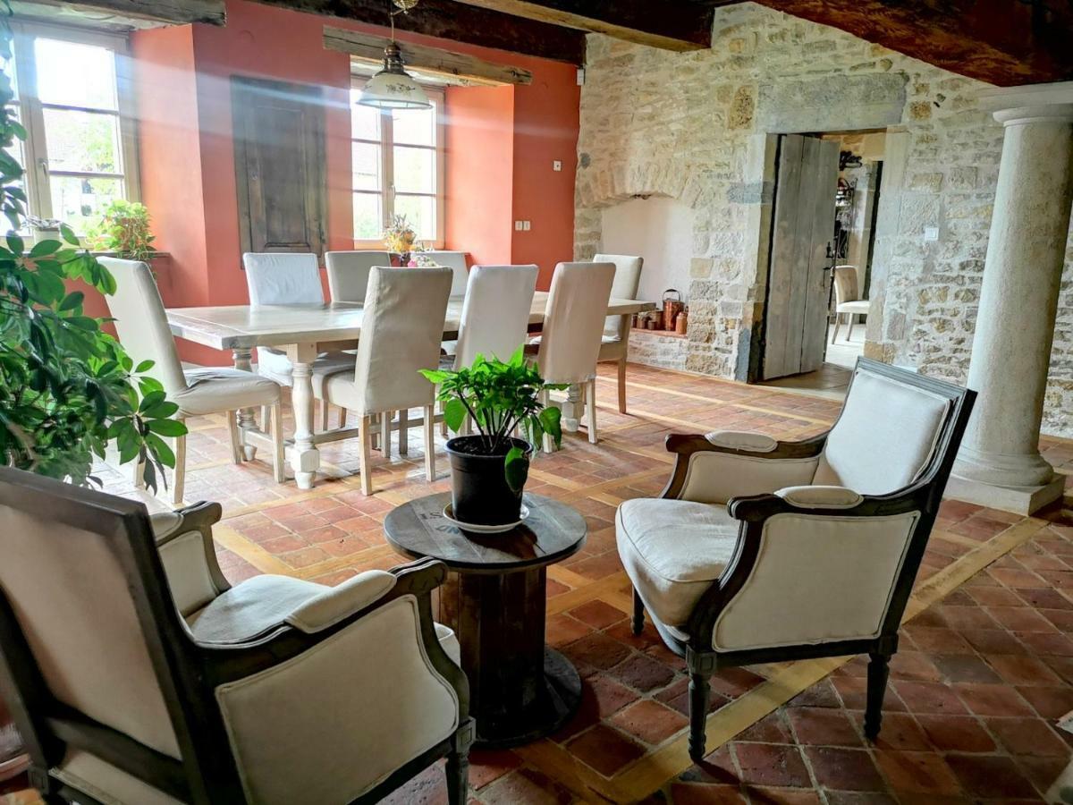 Le Relais Des Deux Tours Bed & Breakfast Brémondans Dış mekan fotoğraf